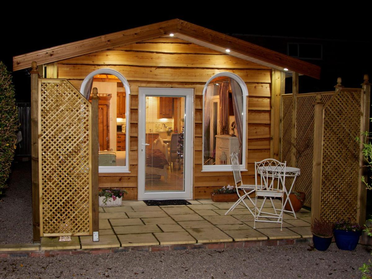 Bed and Breakfast Formby Pinewood Studio Екстер'єр фото