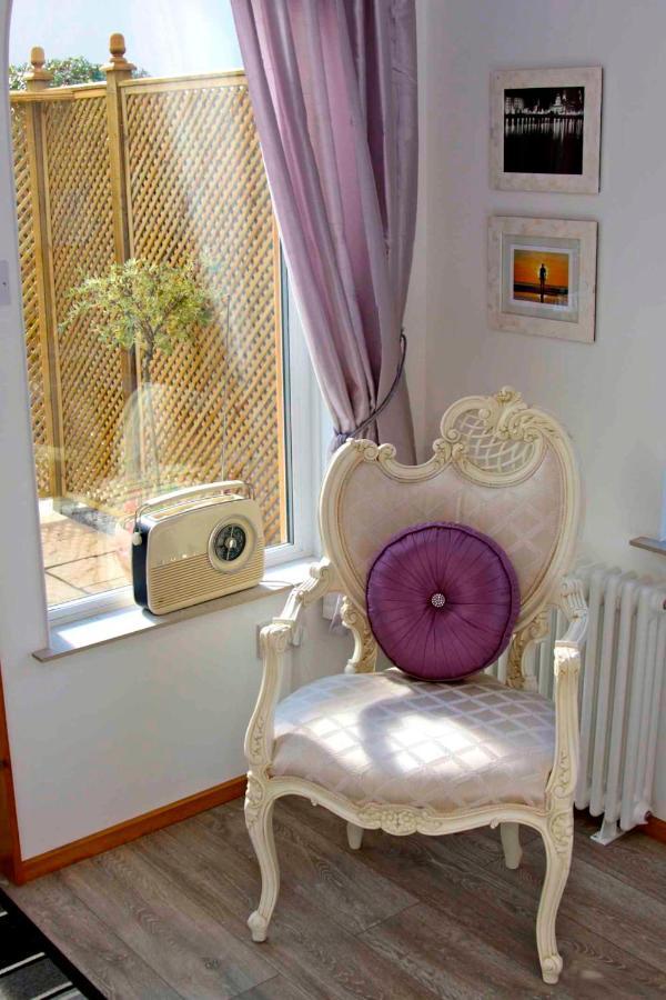 Bed and Breakfast Formby Pinewood Studio Екстер'єр фото