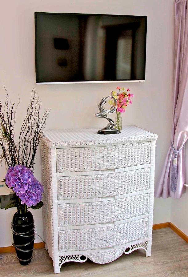 Bed and Breakfast Formby Pinewood Studio Екстер'єр фото