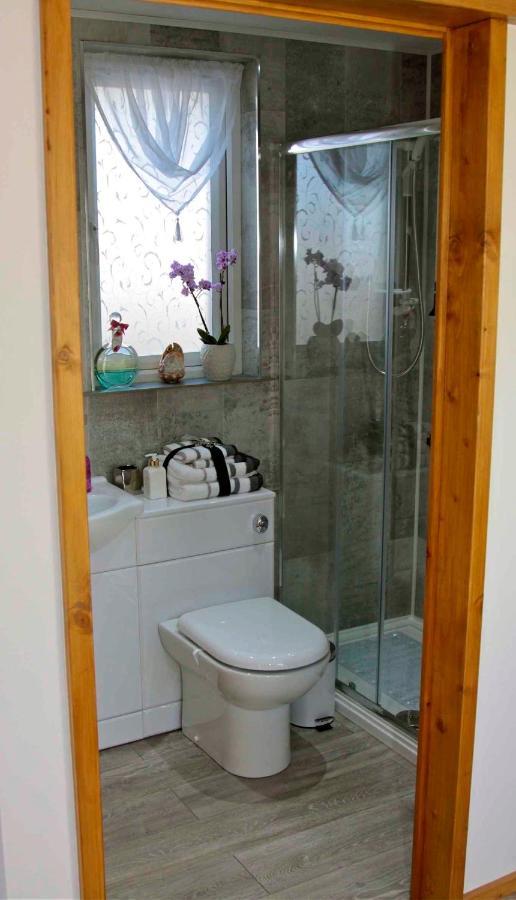 Bed and Breakfast Formby Pinewood Studio Екстер'єр фото